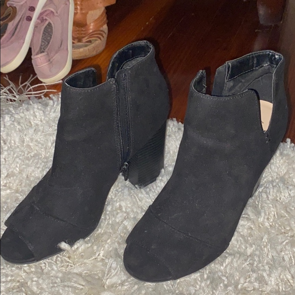 Apt. 9 Black Suede heels